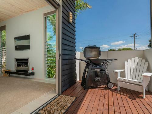 Castaway Bach - Whangamata Holiday Home