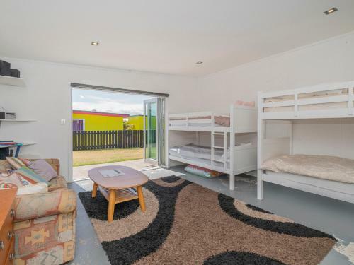 Castaway Bach - Whangamata Holiday Home