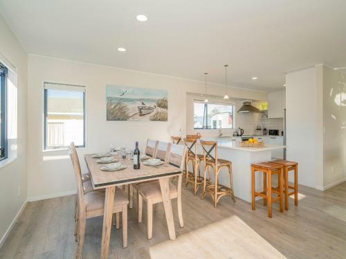 Harbour View - Whangamata Holiday Home