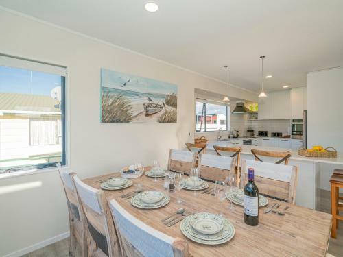 Harbour View - Whangamata Holiday Home