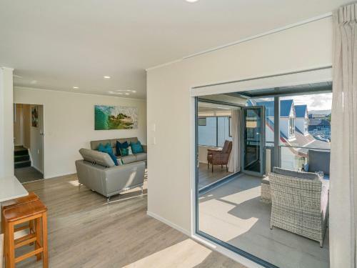 Harbour View - Whangamata Holiday Home