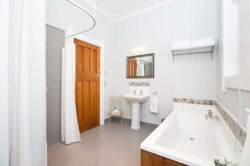 Hostal Tairoa Lodge