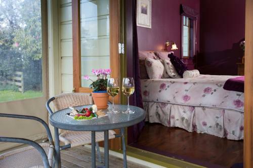 Hostal Tairoa Lodge