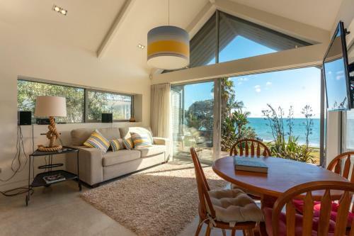 Oneroa Beachfront Apartment