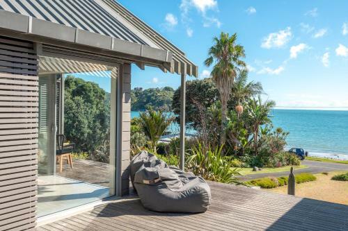 Oneroa Beachfront Apartment