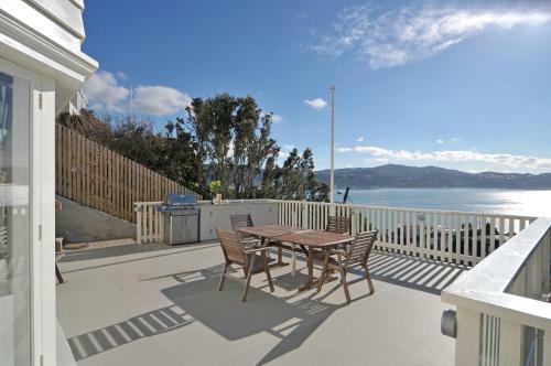 Romantic & Luxurious Studio Apt With Harbour Views