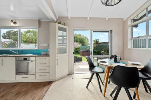 Moreton View - Gisborne Holiday Home