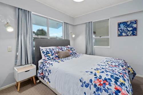 Moreton View - Gisborne Holiday Home
