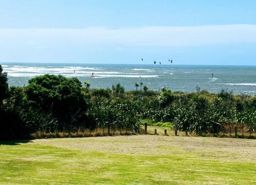 Taranaki Beach House - Great Sea Views