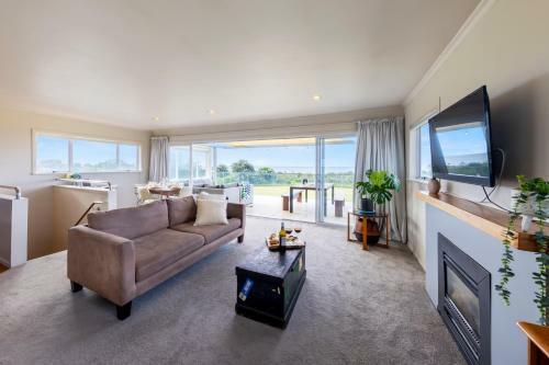 Taranaki Beach House - Great Sea Views