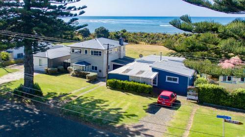 Taranaki Beach House - Great Sea Views
