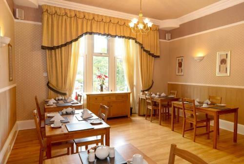 Hostal Huntingdon House Hotel