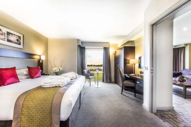 Heston Hyde Hotel