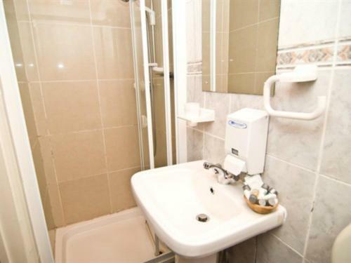 Hostal Skylark Guest House