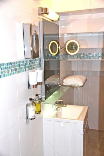 Hostal Crompton Guest House