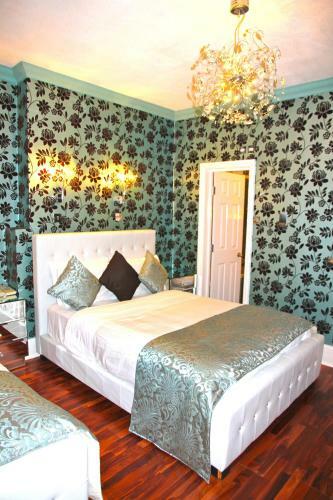 Hostal Crompton Guest House