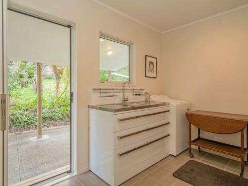 Hosts On The Coast Puriri Pride