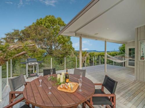 Hosts On The Coast Puriri Pride