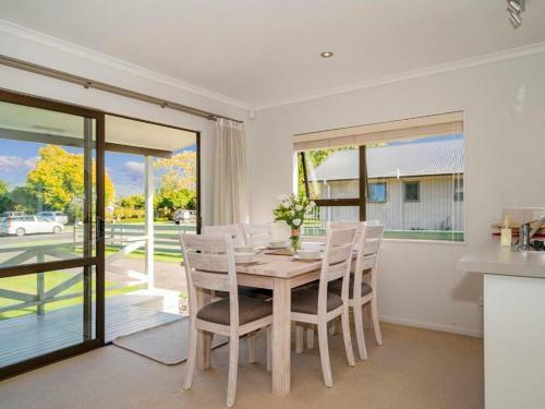 Hosts On The Coast Persimmon Cottage