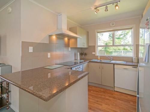 Hosts On The Coast Whiti Delight