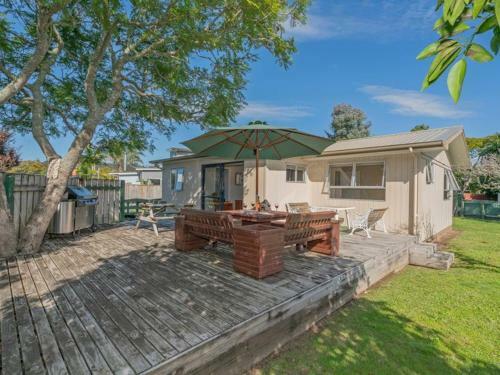 Hosts On The Coast Whiti Delight