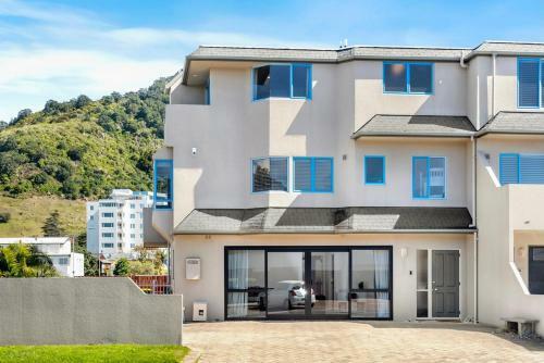 Riviera Retreat - Mount Maunganui Holiday Home