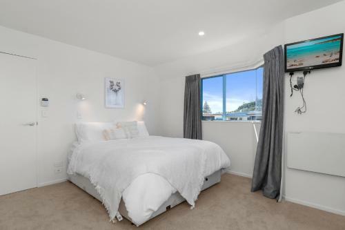Riviera Retreat - Mount Maunganui Holiday Home