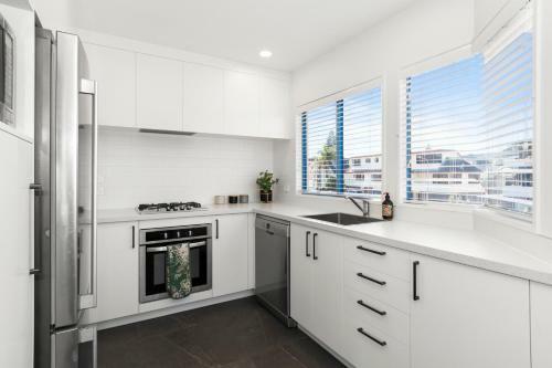 Riviera Retreat - Mount Maunganui Holiday Home