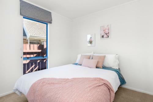 Riviera Retreat - Mount Maunganui Holiday Home