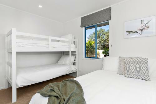 Riviera Retreat - Mount Maunganui Holiday Home