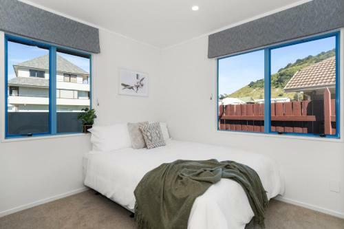 Riviera Retreat - Mount Maunganui Holiday Home