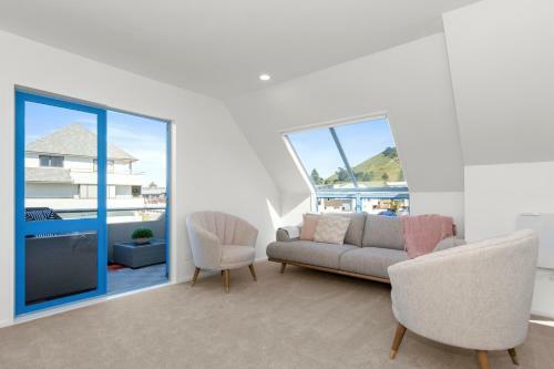 Riviera Retreat - Mount Maunganui Holiday Home