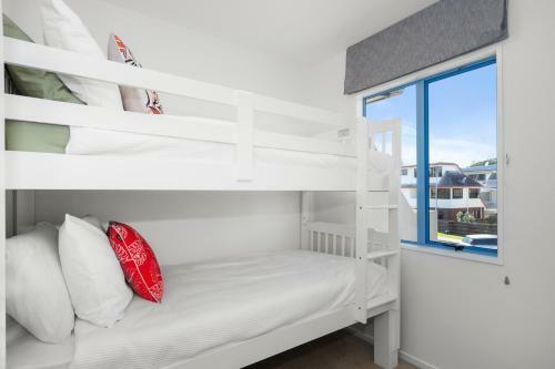 Riviera Retreat - Mount Maunganui Holiday Home