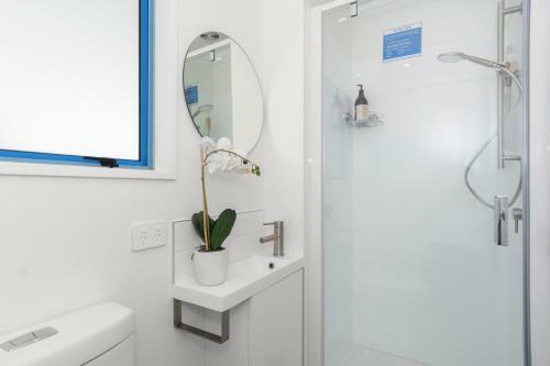 Riviera Retreat - Mount Maunganui Holiday Home