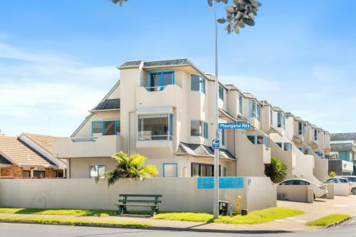Riviera Retreat - Mount Maunganui Holiday Home