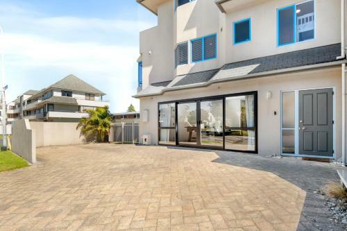 Riviera Retreat - Mount Maunganui Holiday Home