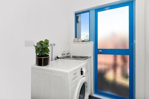 Riviera Retreat - Mount Maunganui Holiday Home