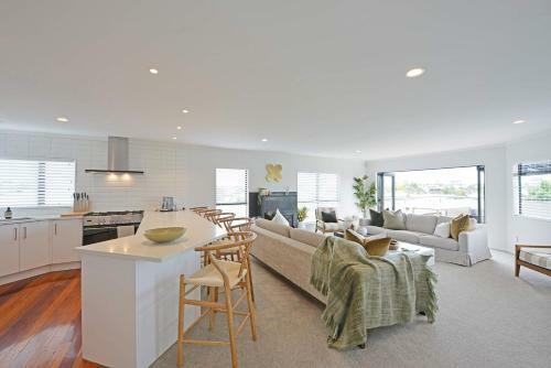 Escape To High End Comforts On Riverton