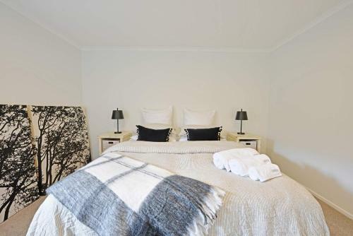 Escape To High End Comforts On Riverton