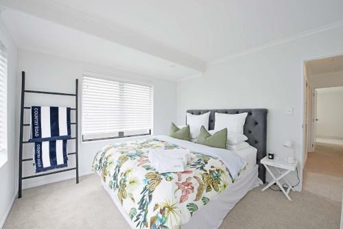 Escape To High End Comforts On Riverton