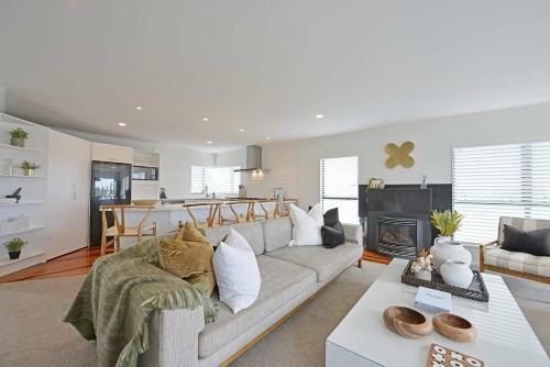 Escape To High End Comforts On Riverton