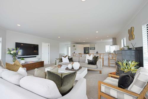 Escape To High End Comforts On Riverton