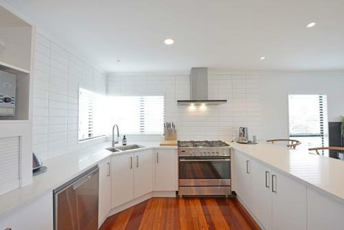 Escape To High End Comforts On Riverton