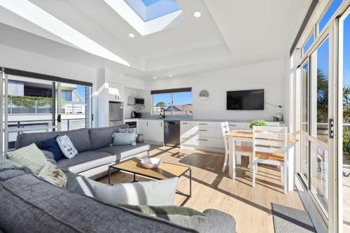 Just Beachy - Mt Maunganui Holiday Home