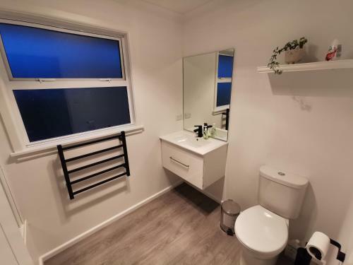Hello Seaview! 4 Brs House In Central Location!