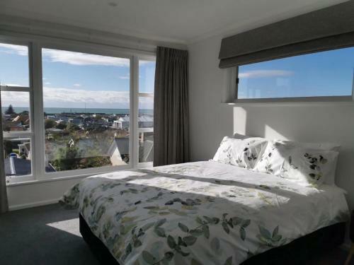 Hello Seaview! 4 Brs House In Central Location!