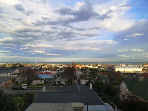 Hello Seaview! 4 Brs House In Central Location!