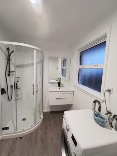 Hello Seaview! 4 Brs House In Central Location!
