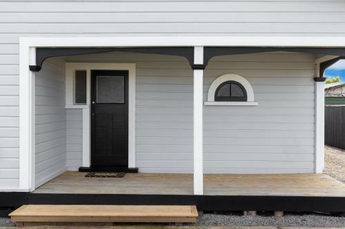Te Waiharakeke Holiday Home