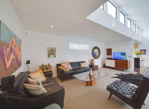 Black Luxury Lodge